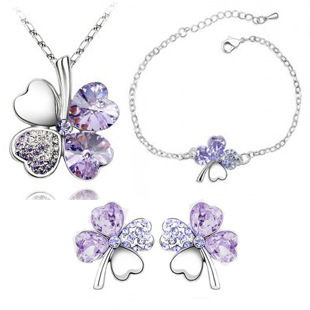 Fashion Four-leaf Clover Crystal Pendant Necklace Ear Stud Bracelet Three-piece Set display picture 2