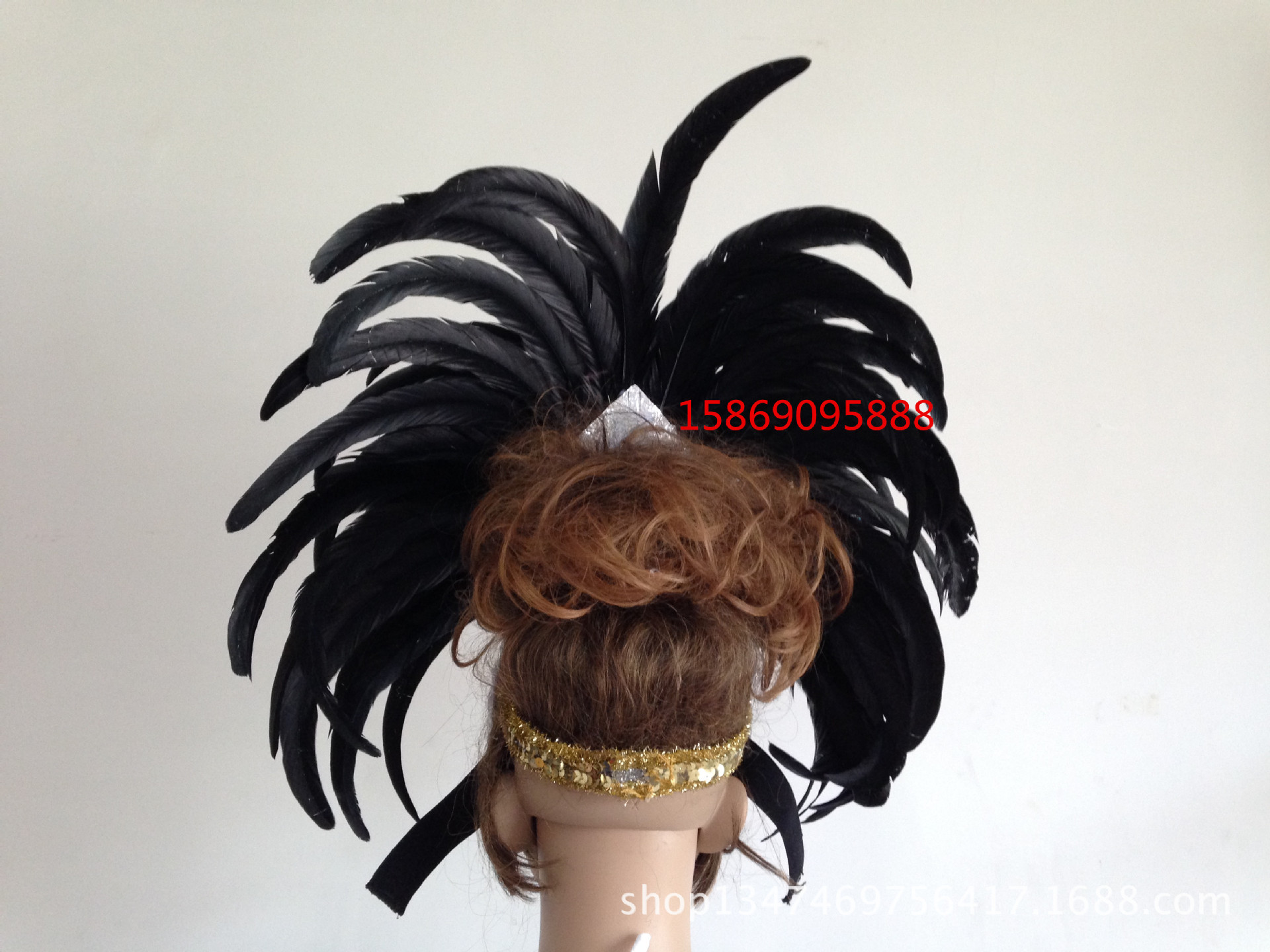 演出羽毛裝飾服裝