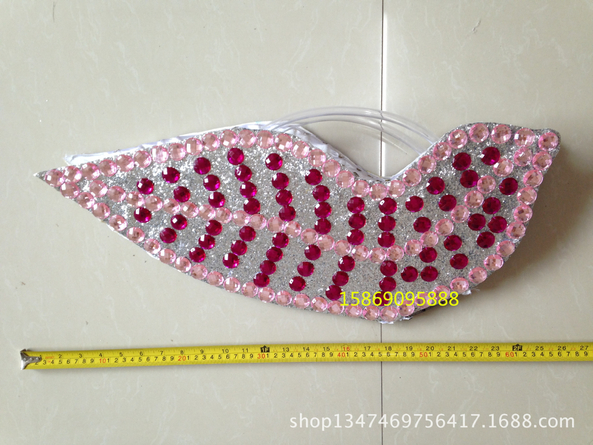 演出羽毛裝飾服裝