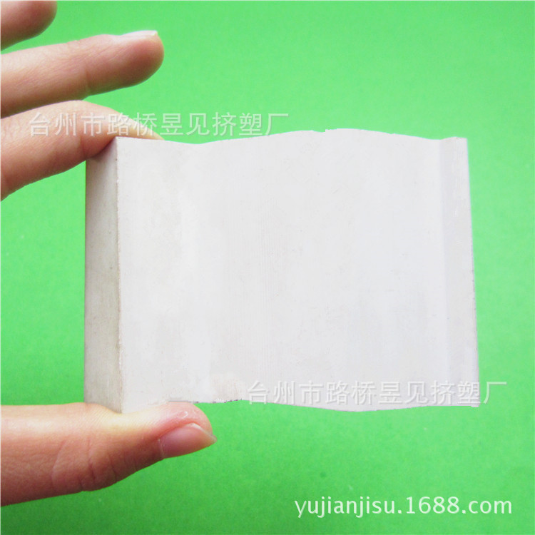 Productos de extrusión de plástico PVC lámina de plástico tira de plástico PVC tobera Perfil de procesamiento de extrusión productos personalizados