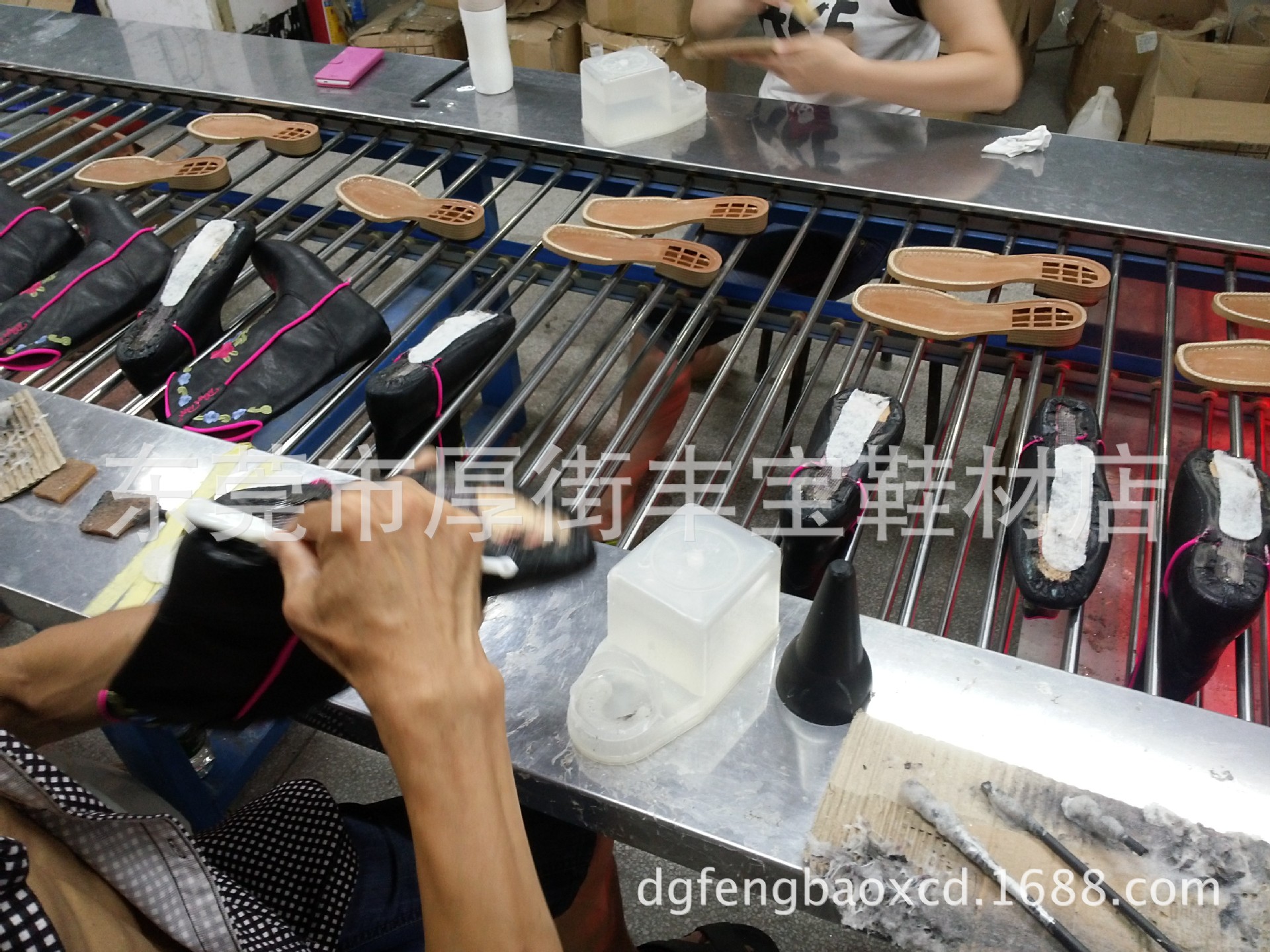 实力工厂售货无苯无醛气味小粘性强透明PU鞋胶粘剂-阿里巴巴