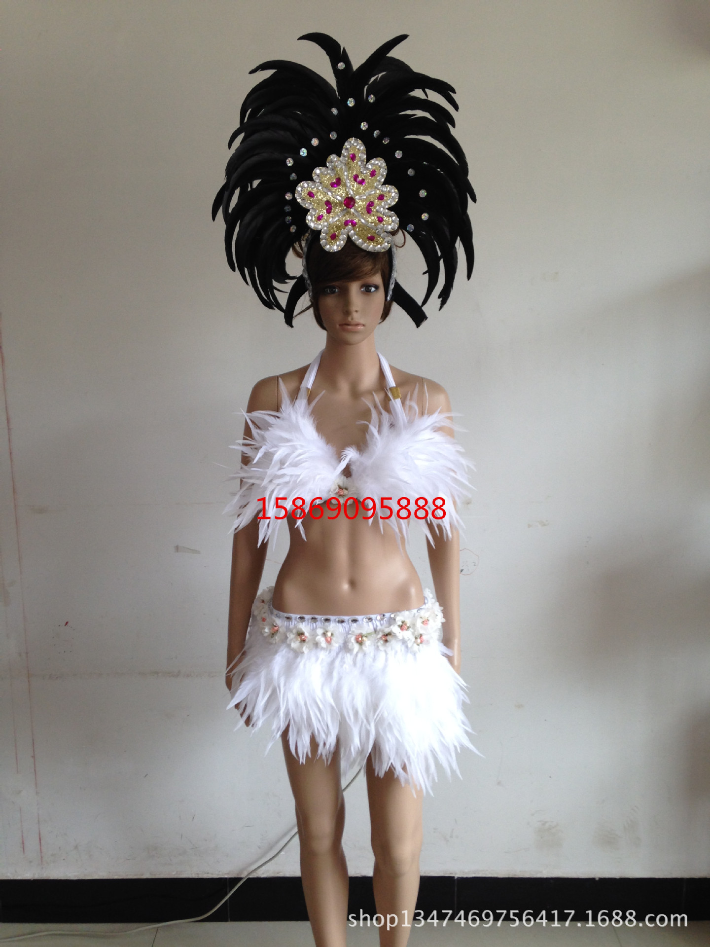 演出羽毛裝飾服裝