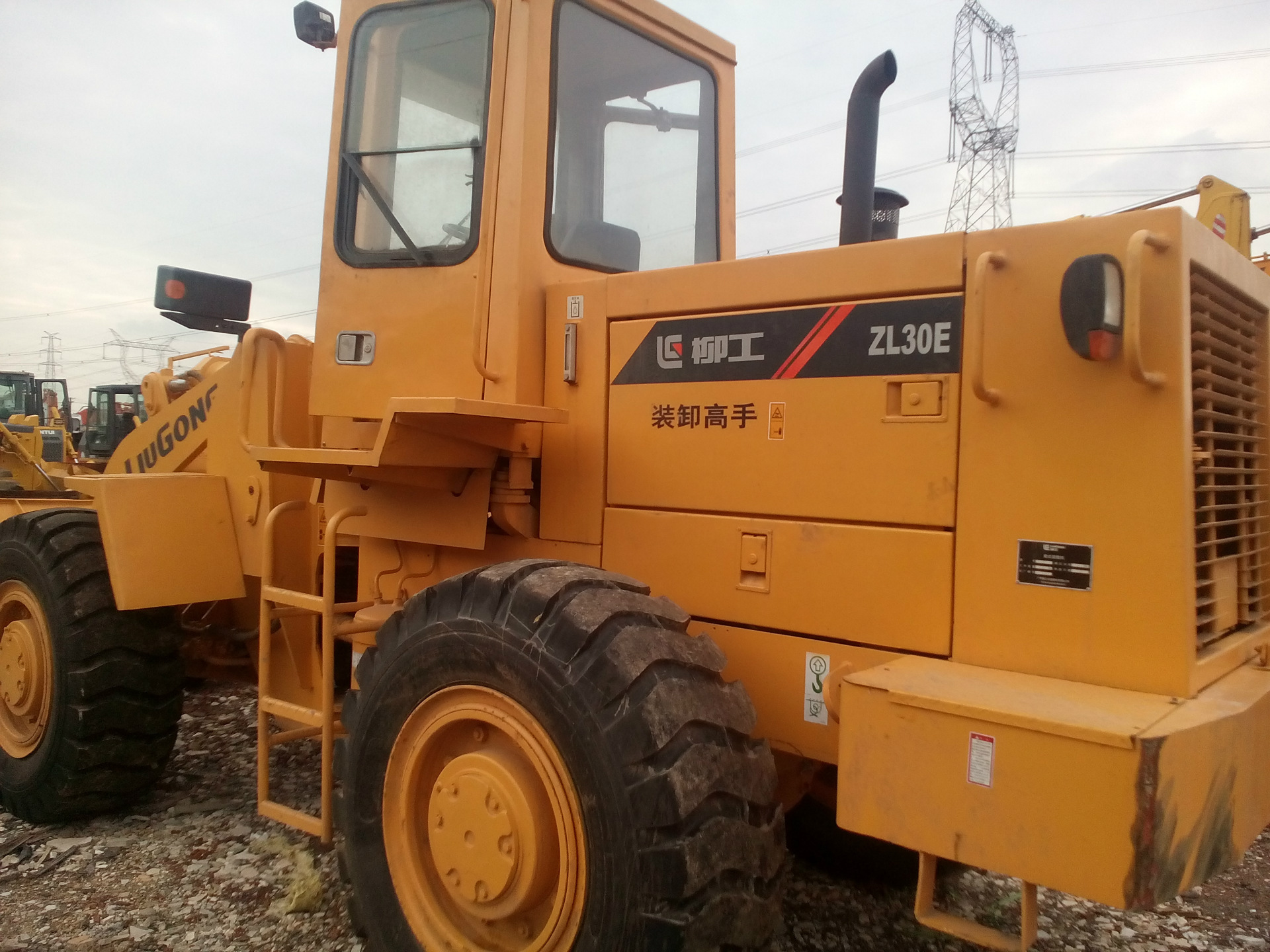 二手柳工3吨装载机，柳工30装载机价格