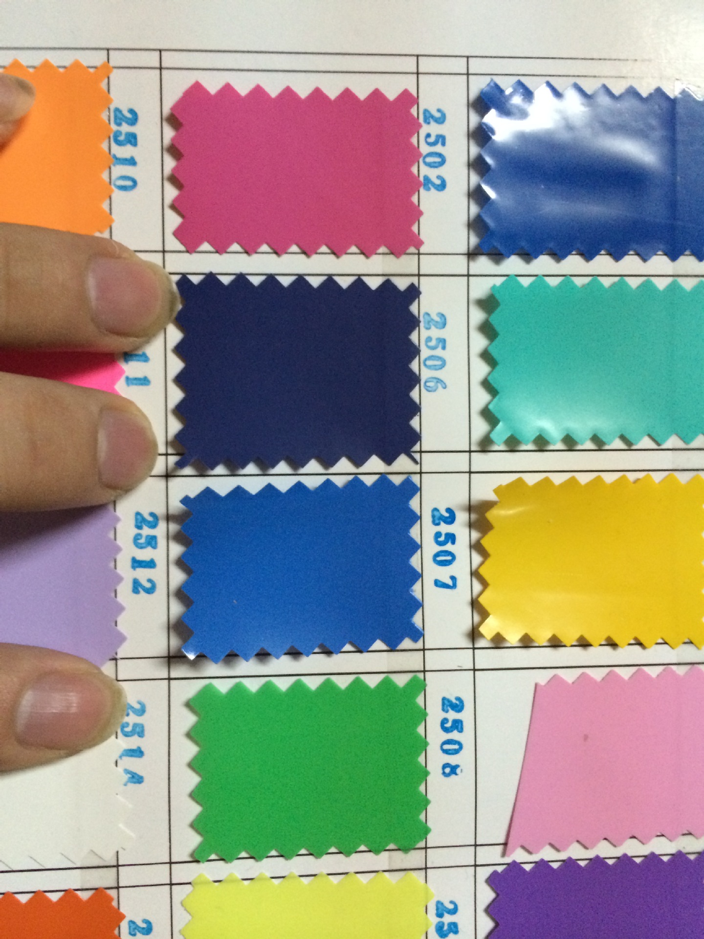 厂家直销 供应PVC彩色光胶彩色珠光条纹彩色玻璃丝等环保透明薄膜