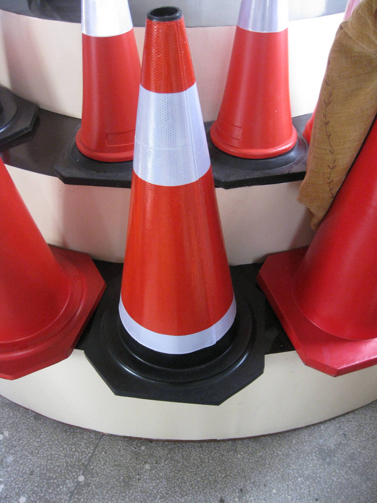 70cm高橡胶路锥 40*40cm底八角路障 常规橡胶路锥 加厚晶格套路锥