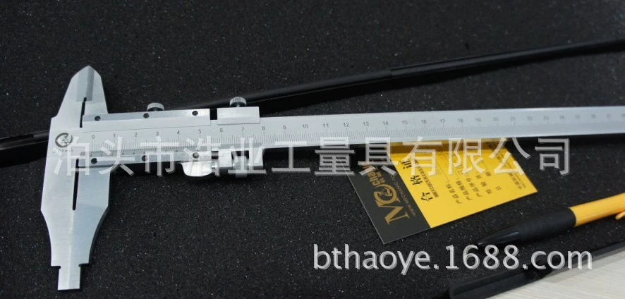 Самоблокирующийся цельный штангенциркуль с нониусом и нижним роликовым креплением с длинным когтем III IV типа