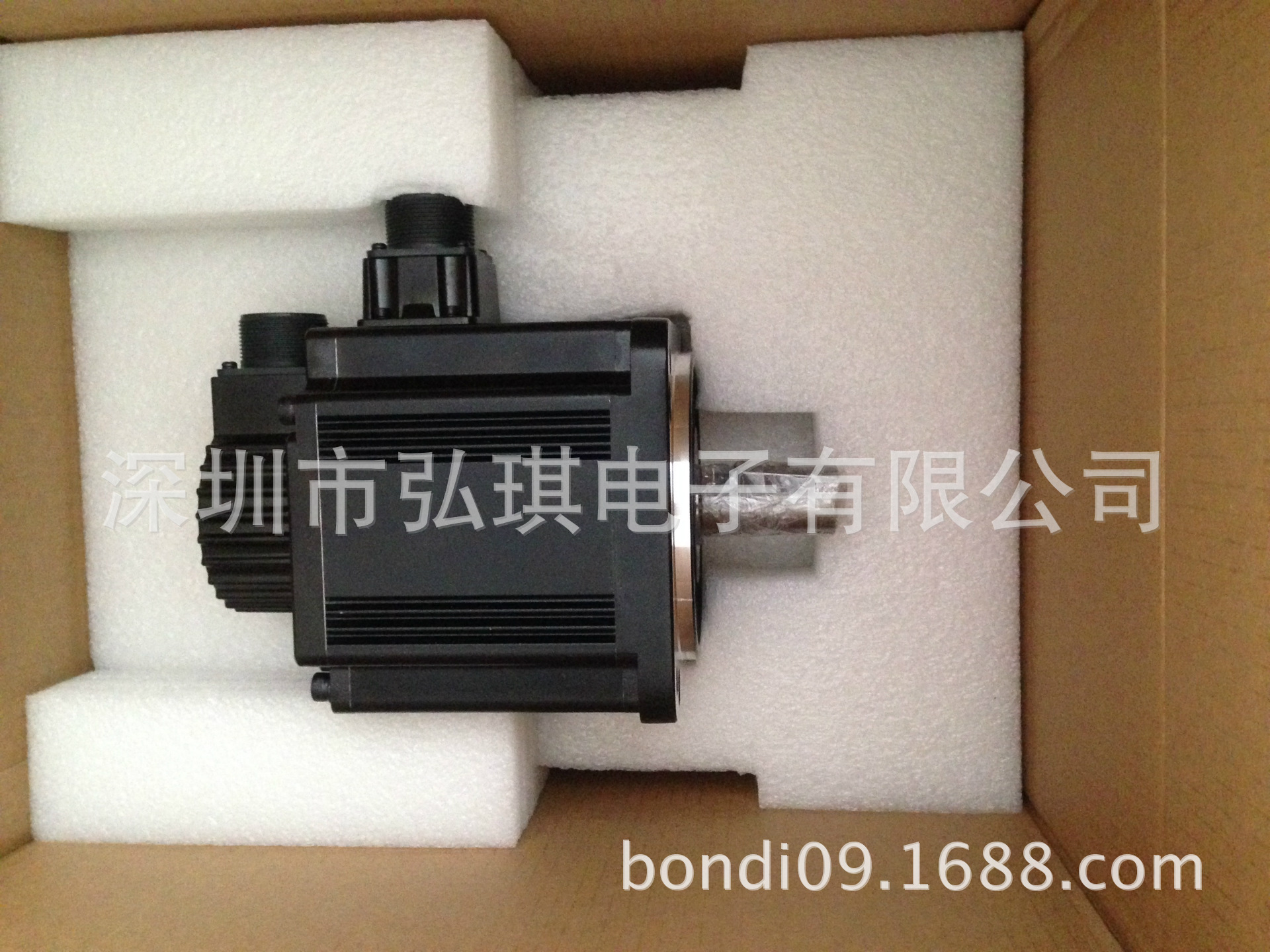 BCH1303M12F1C 0.9 Kw 伺服电机 IP40 20 位编码器 带键 带报闸