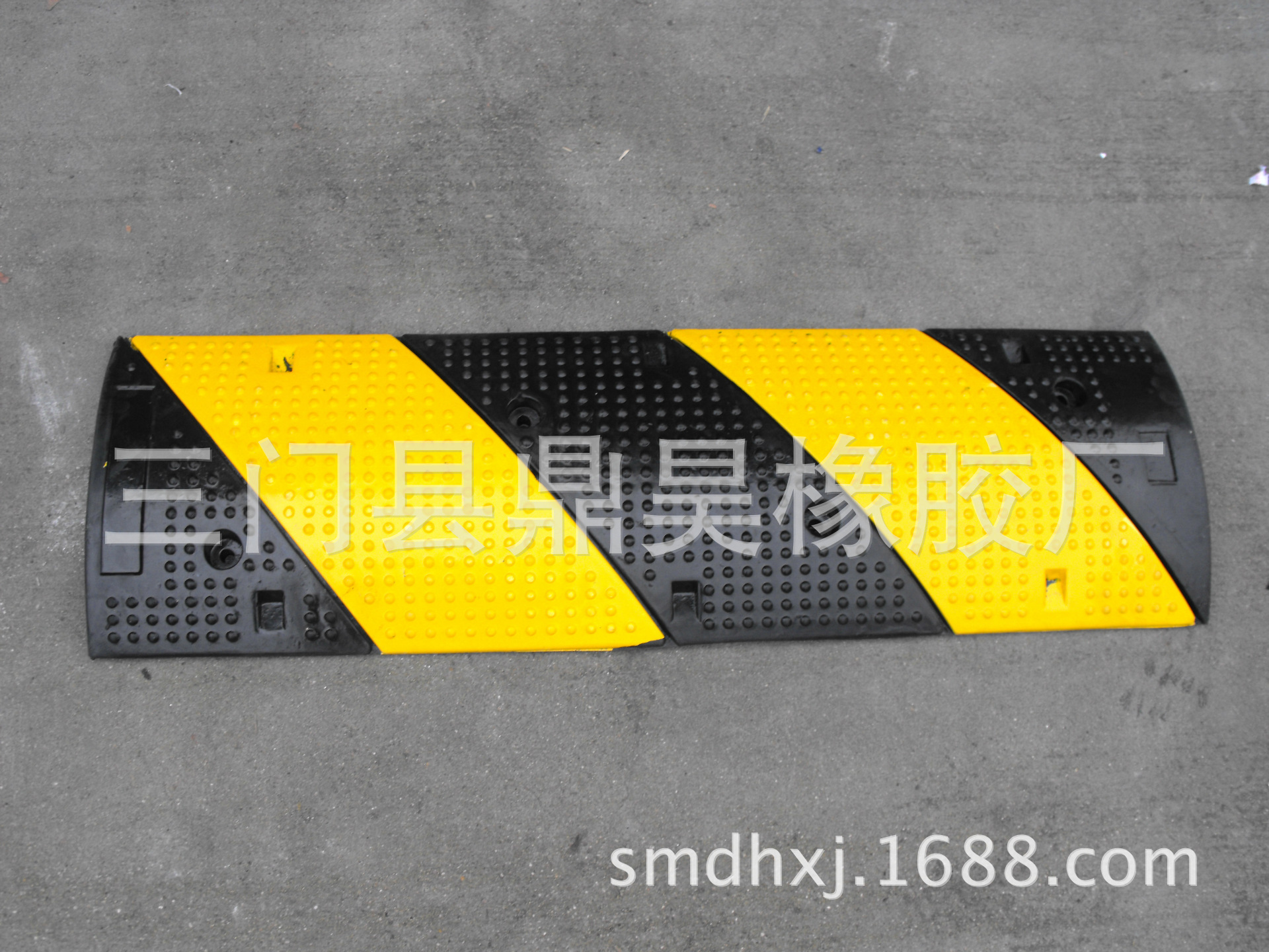 6公分厚橡胶减速带减速板路垄缓冲垫地下车库减速防滑缓冲胶垫