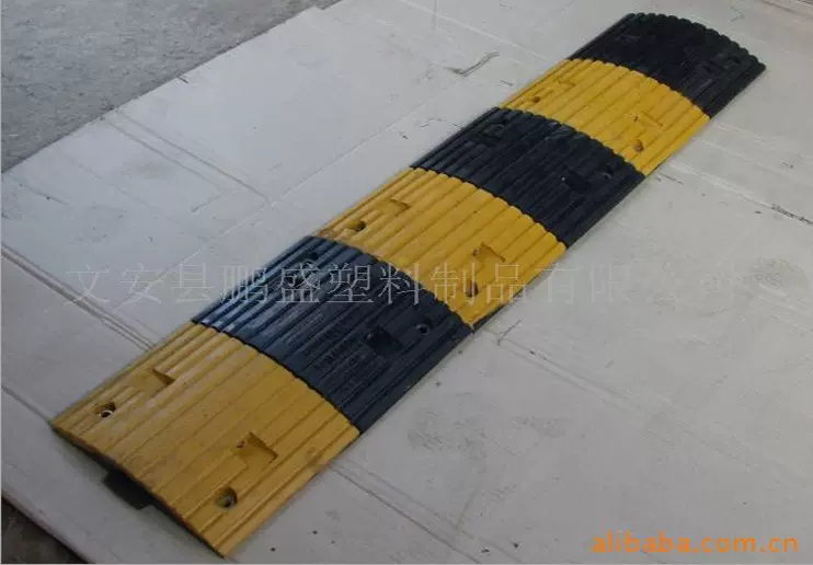 专业供应 减速垫 塑料减速垫 公路道路减速板 品质保障