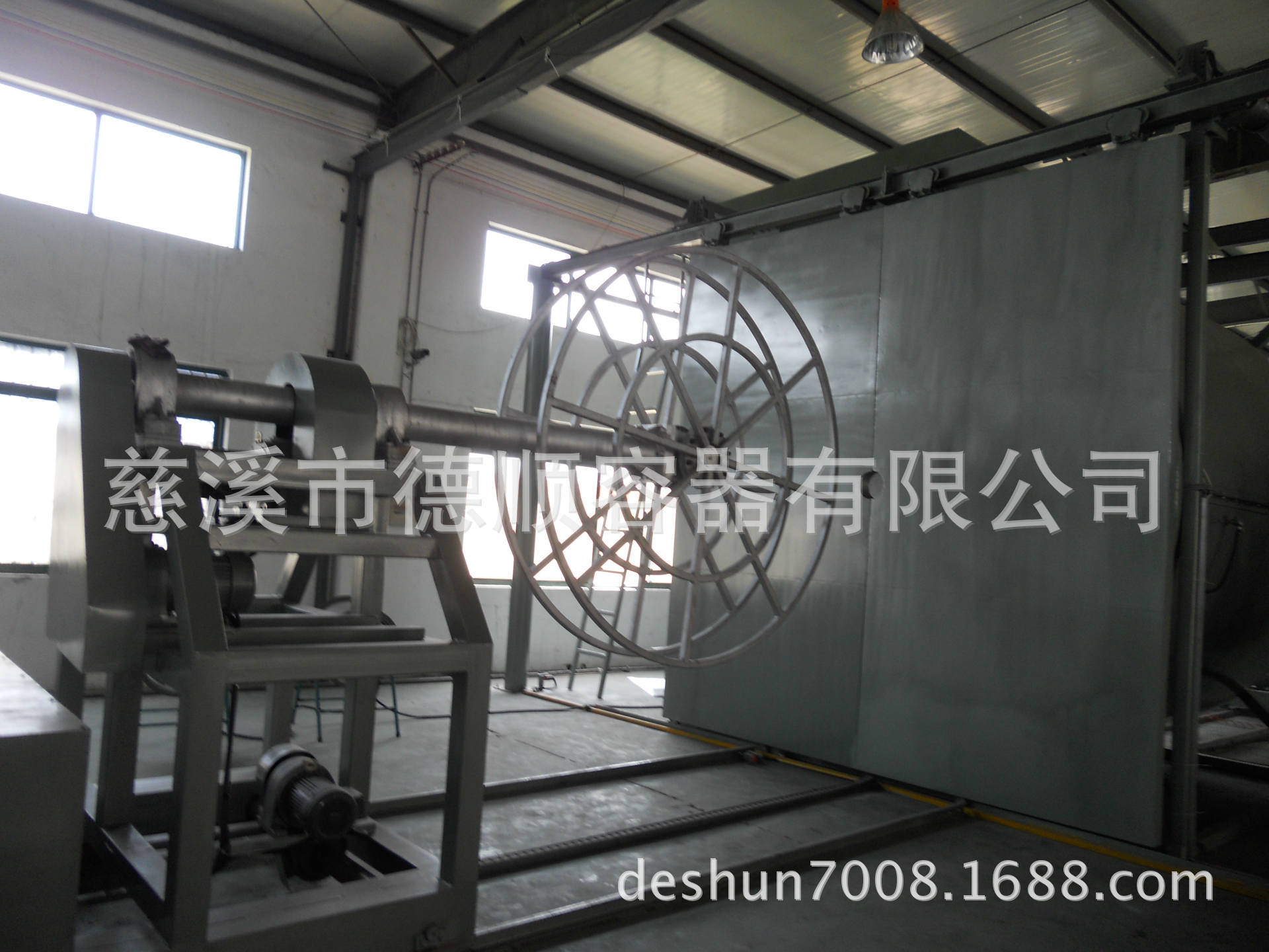 供应滚塑机、滚塑设备、带烘箱滚塑机、摇摆机