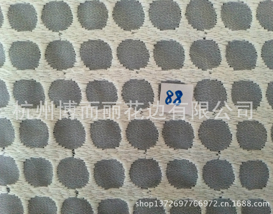 【诚信经营】供应纯棉绣花布 圆点图案花边绣  服装绣花棉布