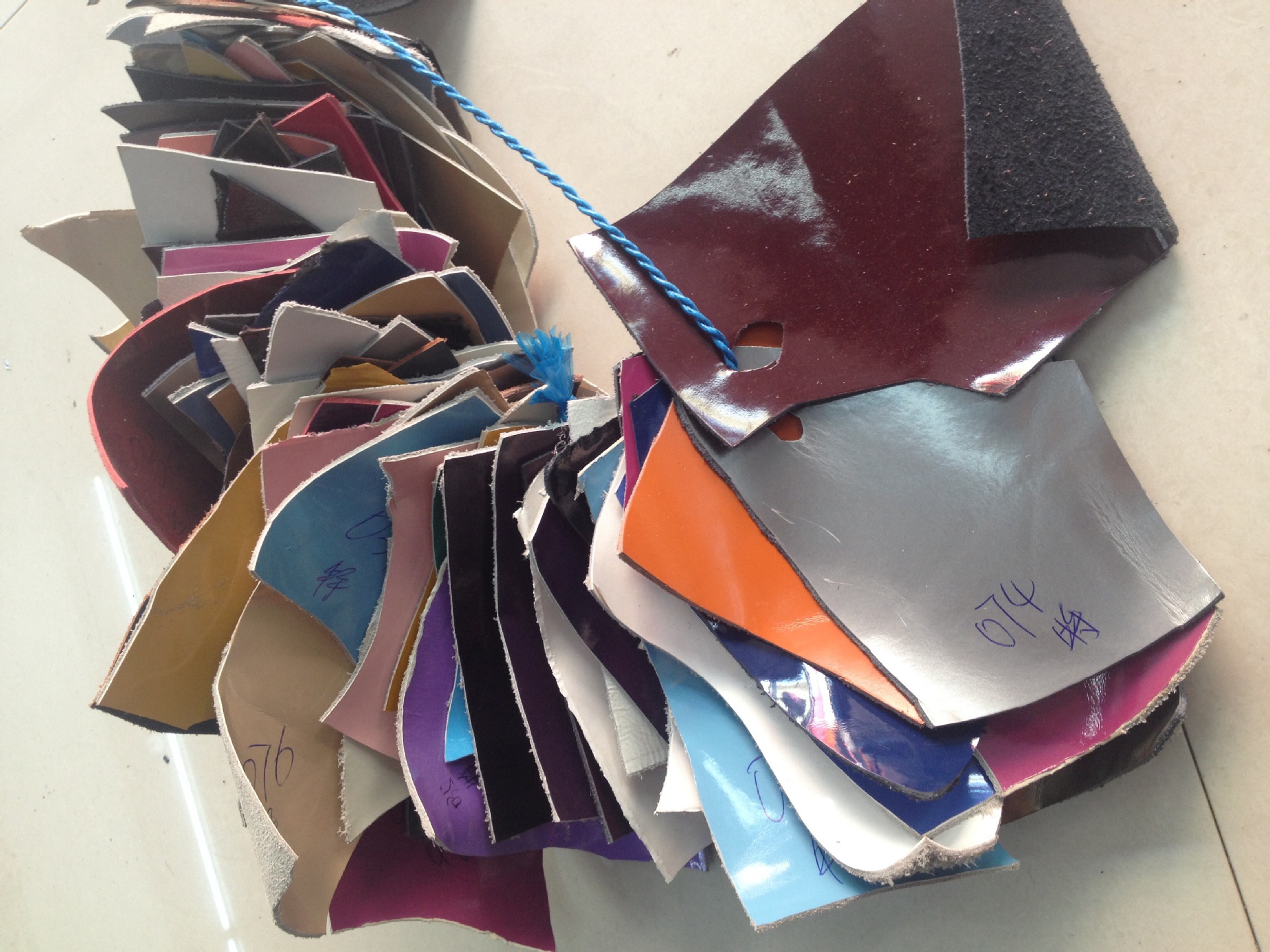 厂家直销 真牛皮 牛二层 镜面皮特大皮 颜色多有现货 可来样订做