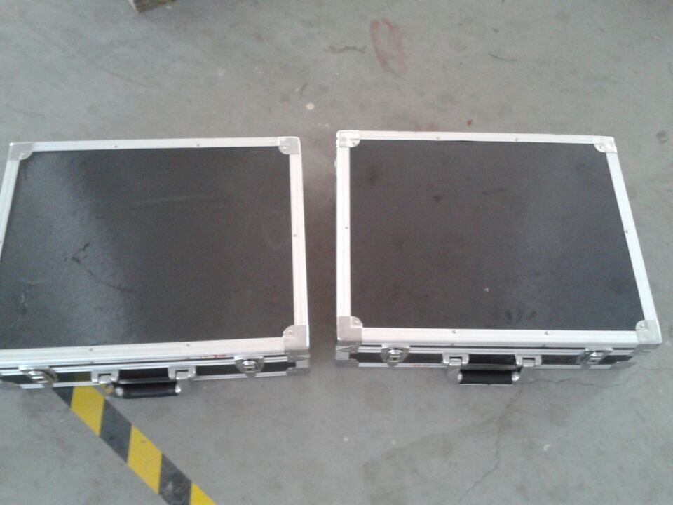 新款铝合金箱火爆出售、22*22角铝英式把手尽显美观大方