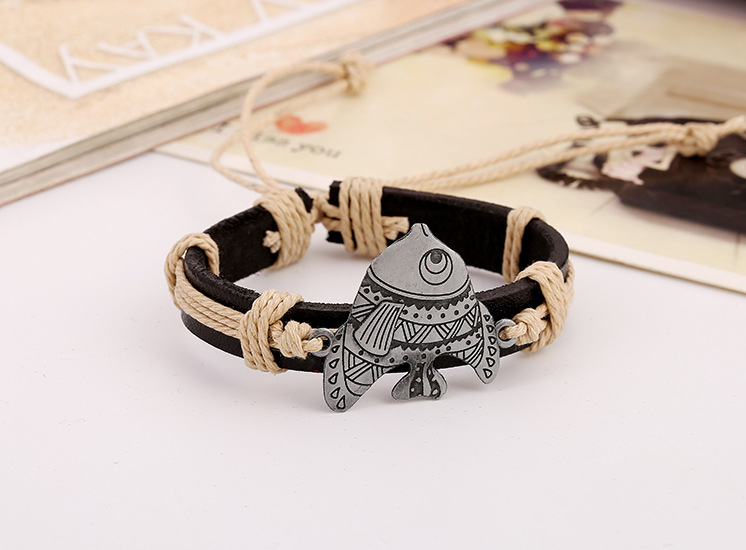 Jewelry Wholesale Alloy Fish Rack Hot Selling Leather Bracelet Woven Vintage Leather Bracelet display picture 1