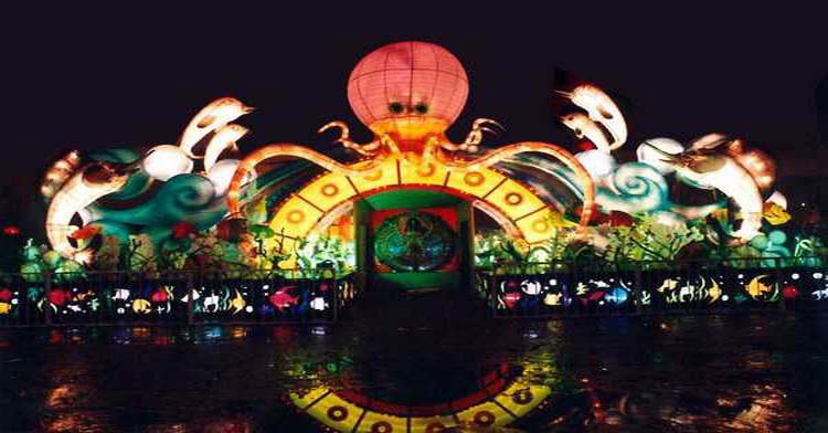 ���ƹ������ֱ����ʥ����װ�γ���������ͷ����װ������չʾ�Ϻ�