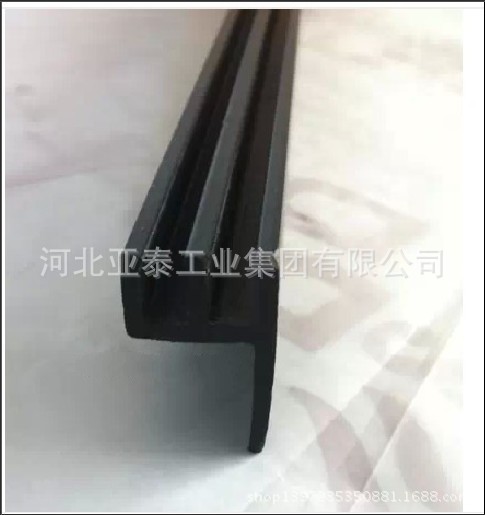 Электромобиль стеклянный толчок, электромобиль в середине дороги стеклянной полоску пластиковой полоски, стеклянные горы двойное проскальзывание