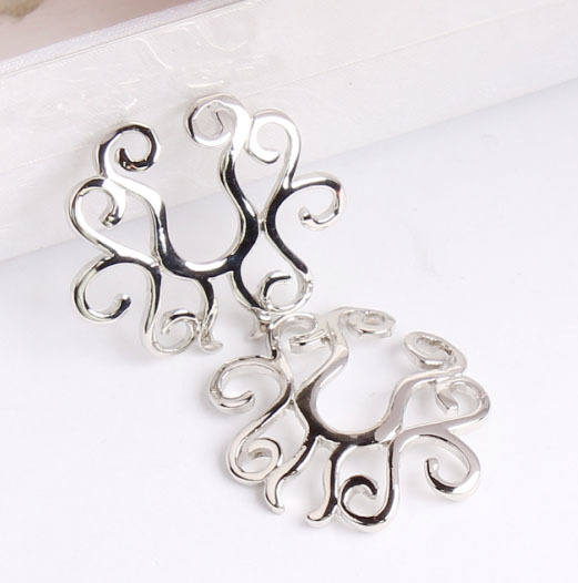 Labret stud lip piercing jewelry styling detail