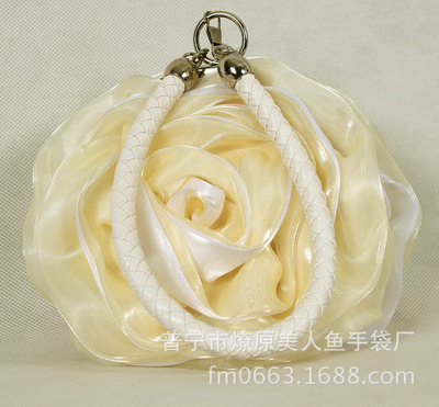 现货丝绸立体花朵女包日韩礼服晚装袋手提新娘包婚庆花朵包零钱包