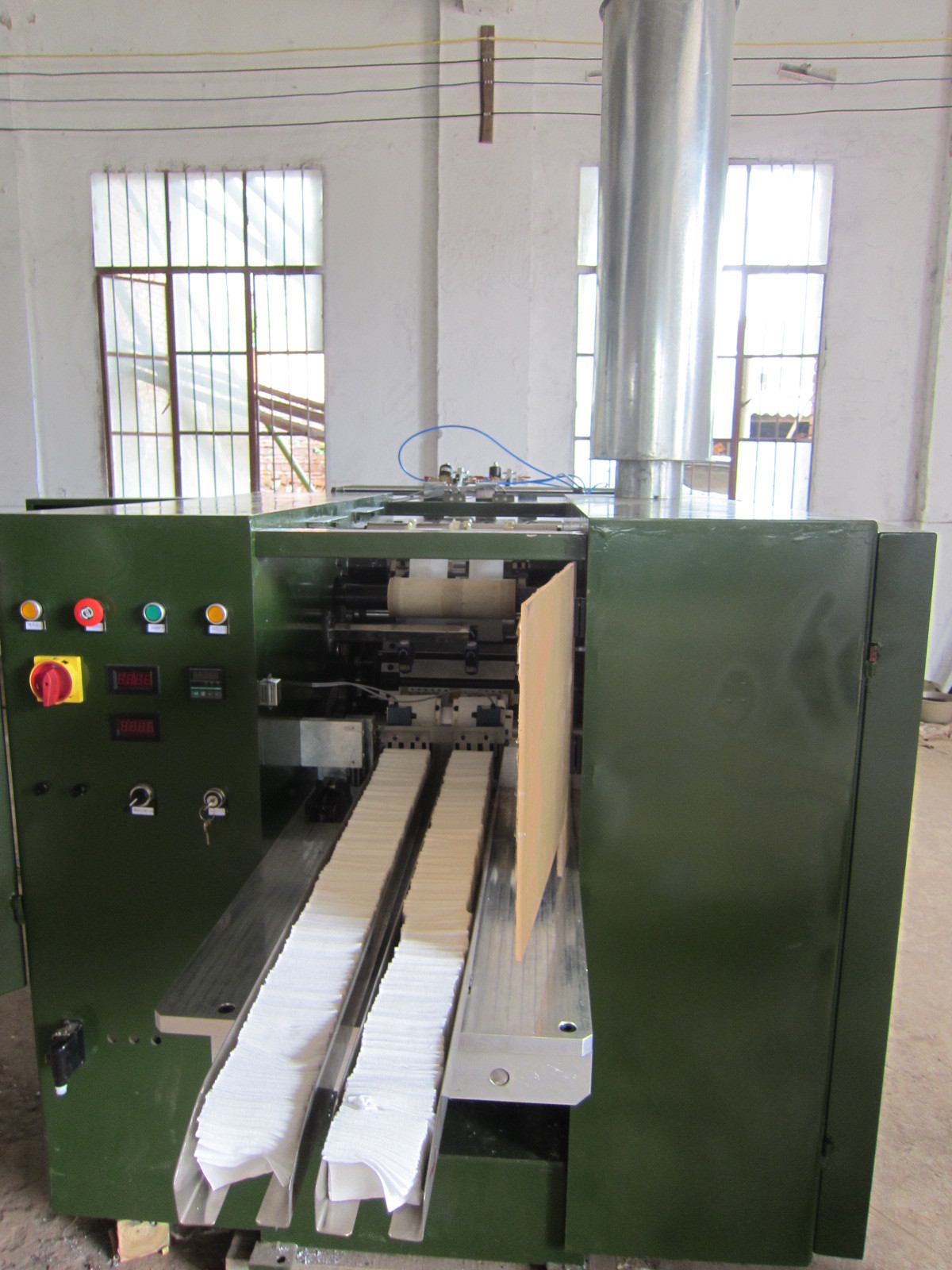 厂家供应 FG折叠机 性能稳定 无纺布折叠机 纱布块折叠机