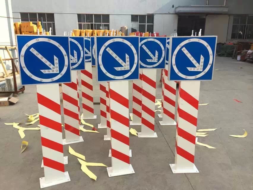 MNSD 多款定制 太阳能警示柱 LED警示柱 道路警示柱  匝道警示柱|ru