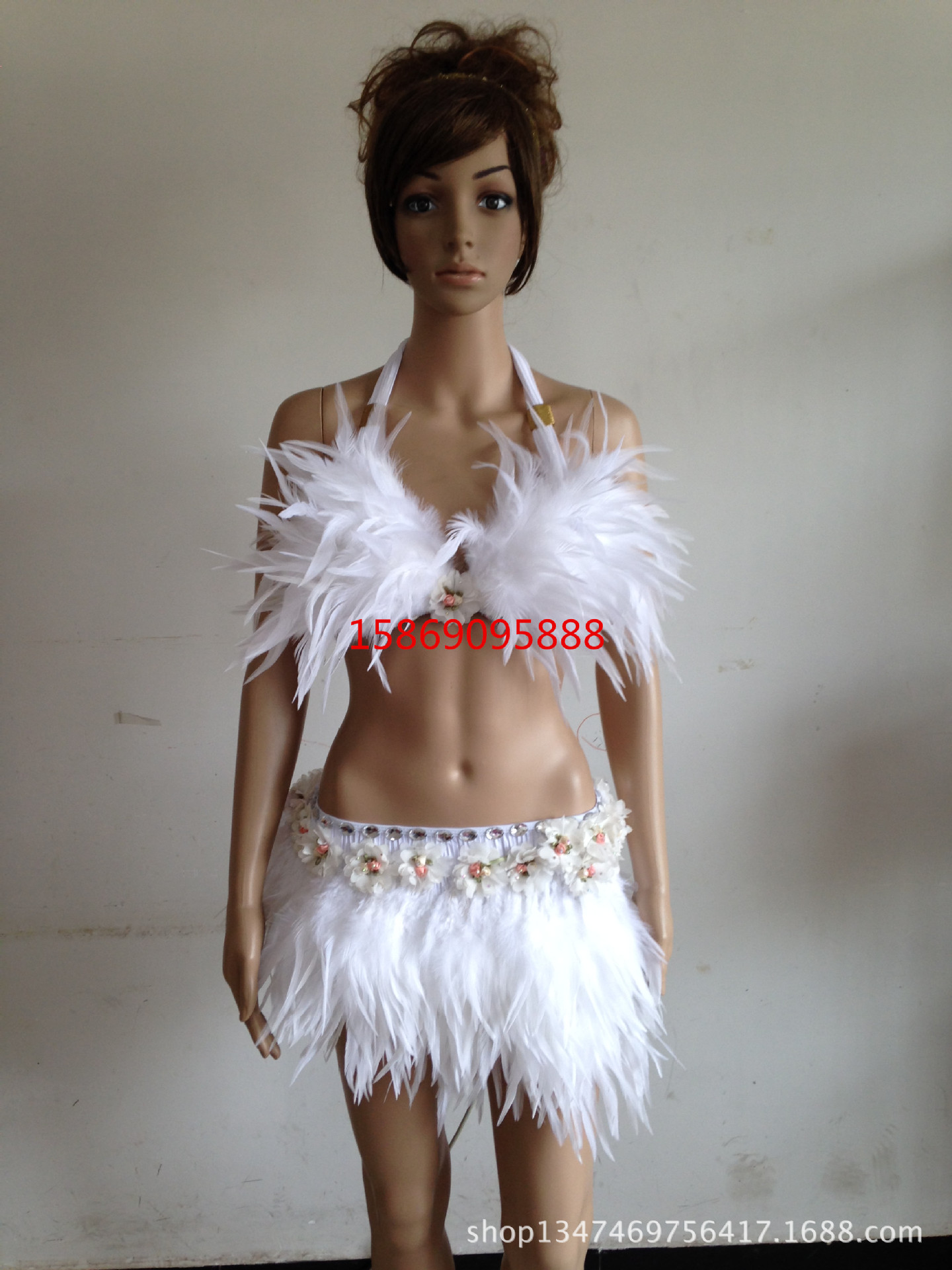 演出羽毛裝飾服裝