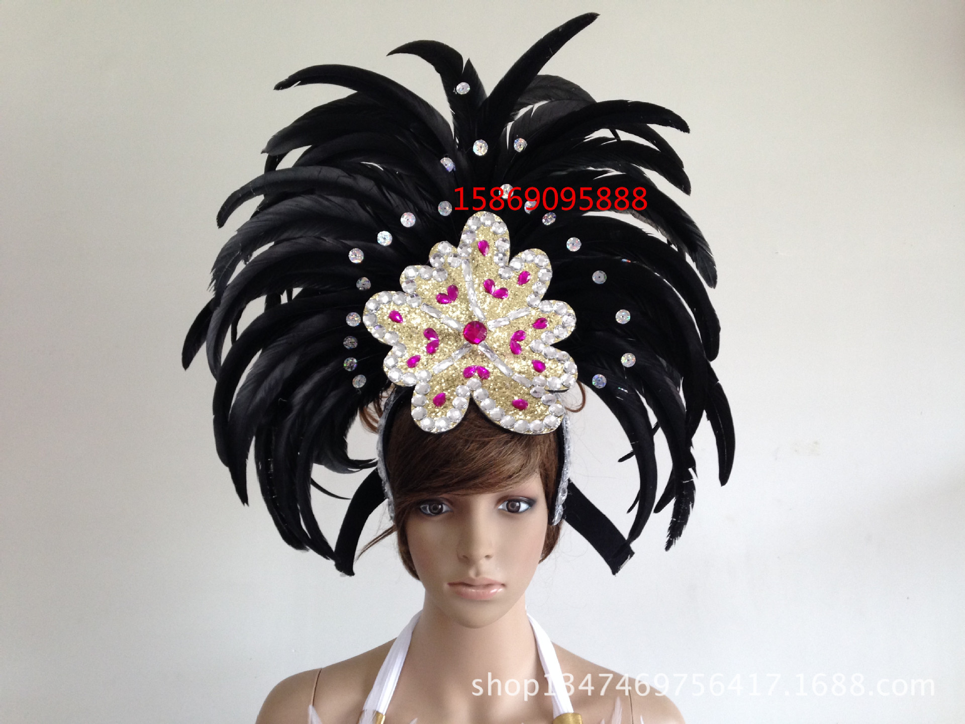 演出羽毛裝飾服裝