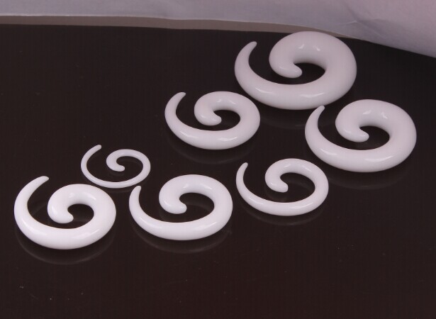 Pointed titanium steel lip stud product view