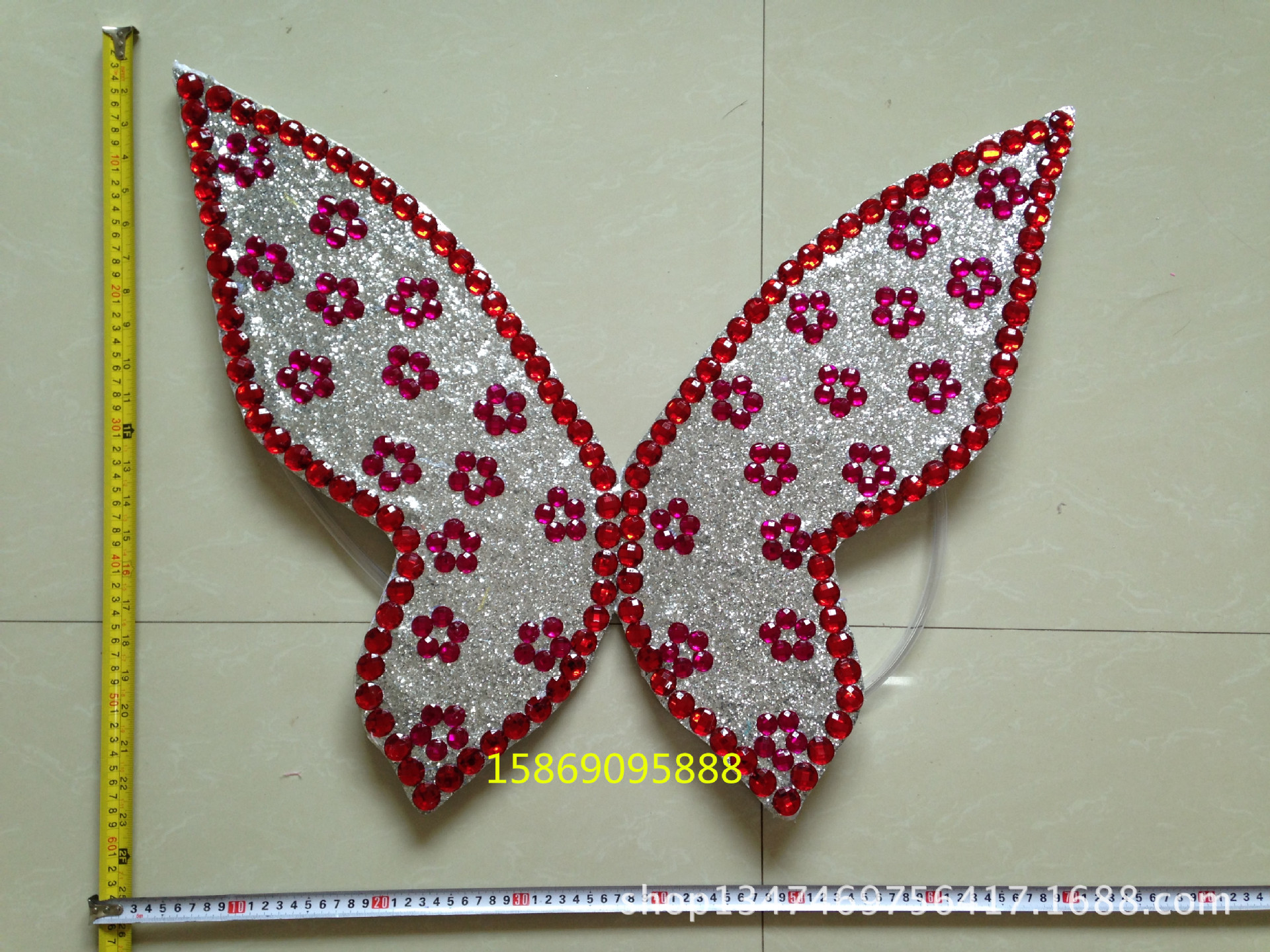 演出羽毛裝飾服裝