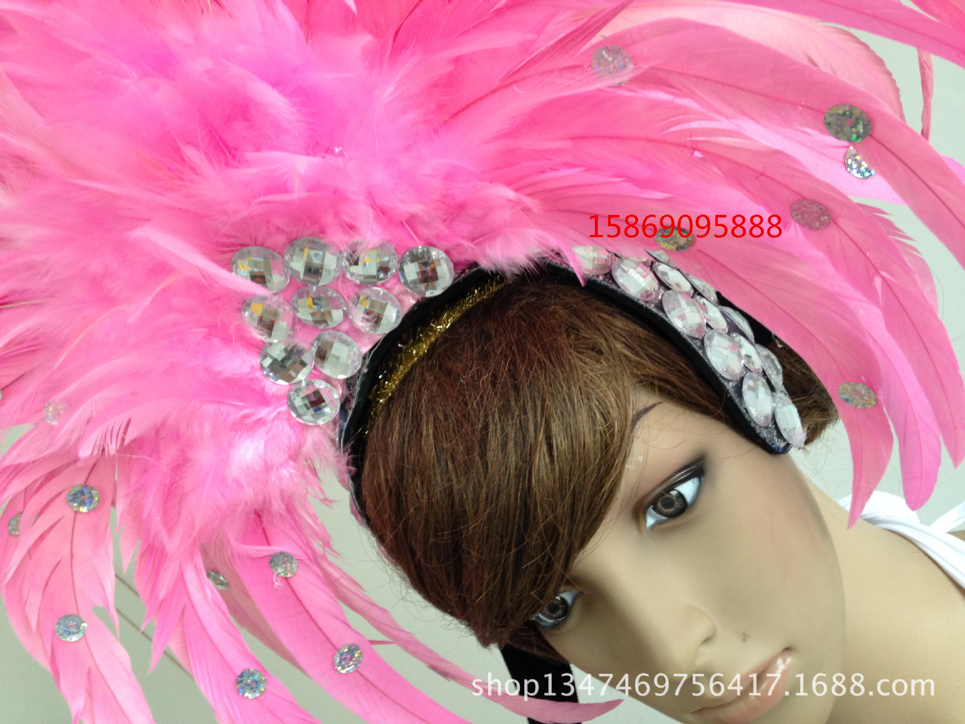 演出羽毛裝飾服裝