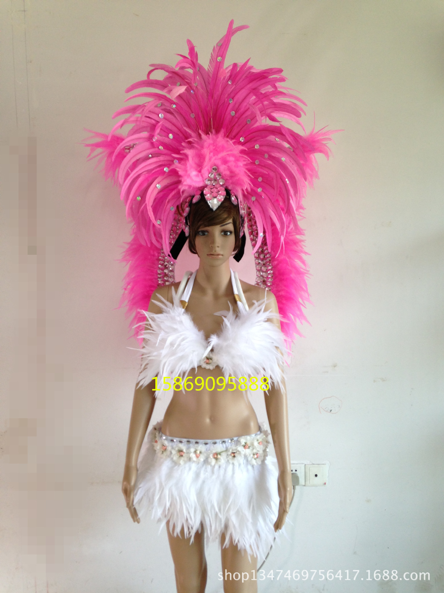 演出羽毛裝飾服裝