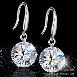 手链;项链;宝石耳饰