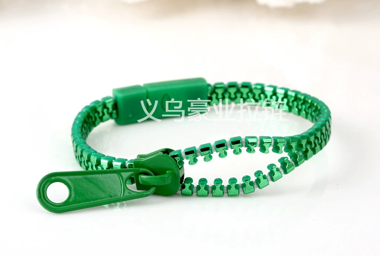 Дет bracelet?