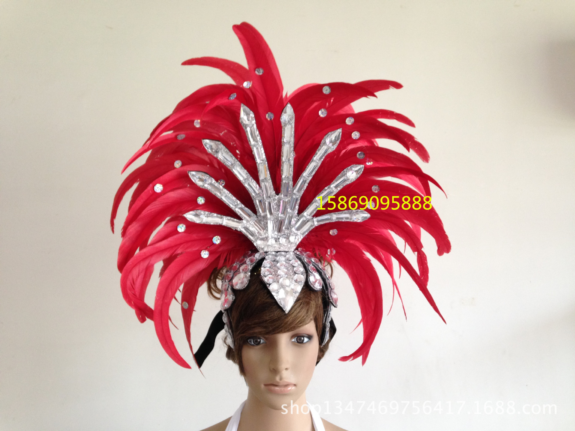 演出羽毛裝飾服裝