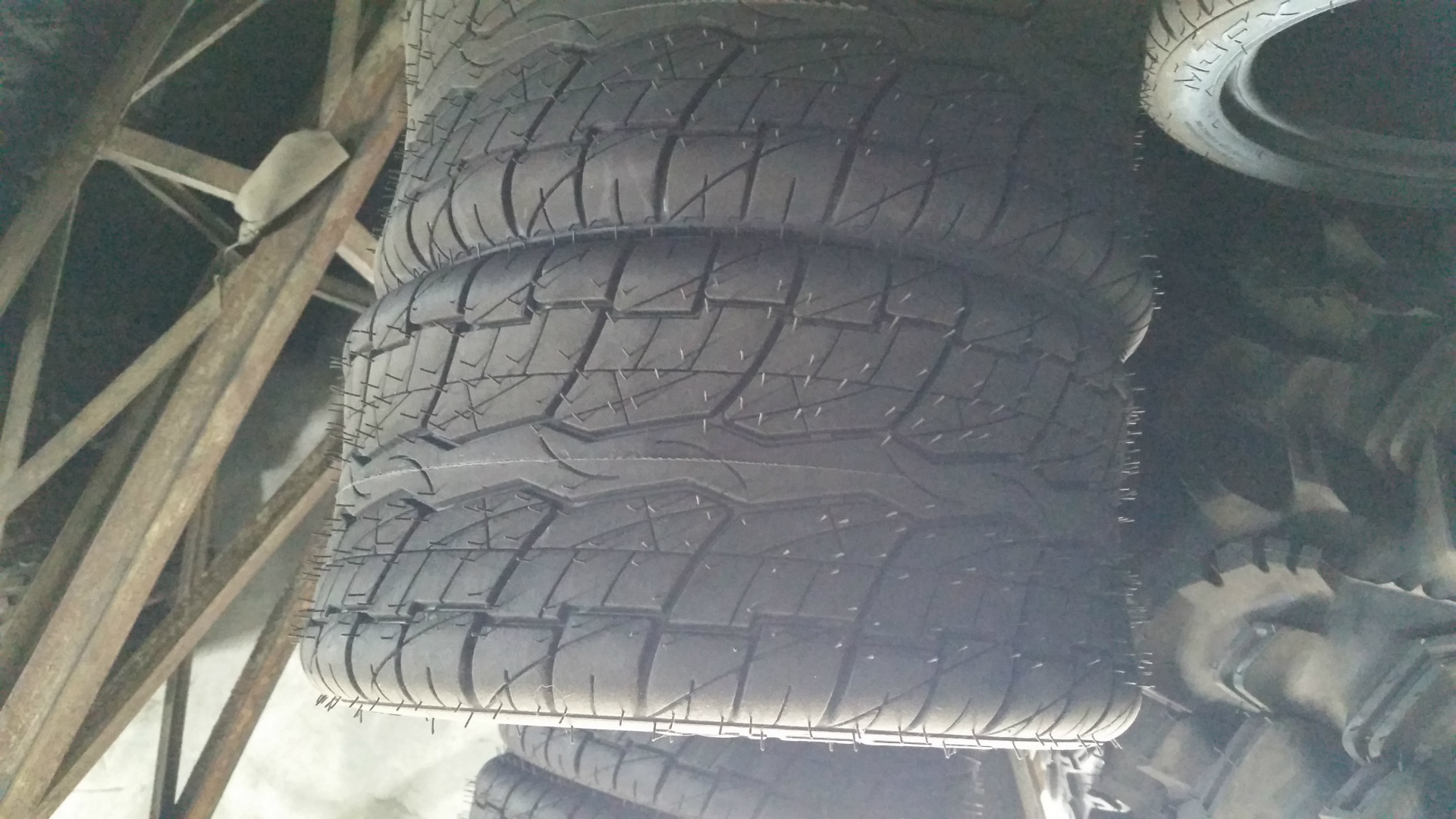 供应草地车轮胎215/40-12 4PR