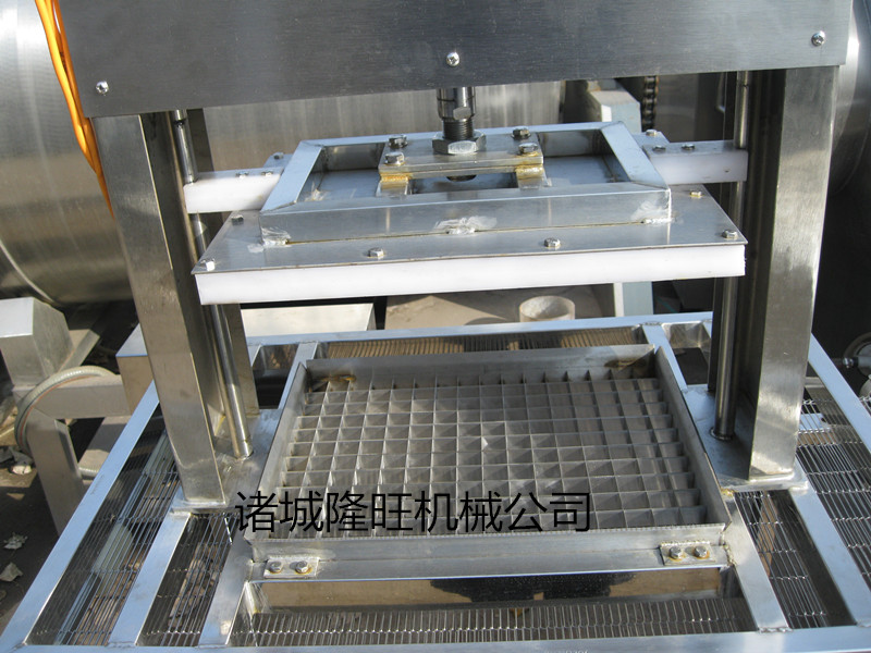 供应山东不锈钢豆腐切块机 大型豆腐切块机 鱼豆腐切条机