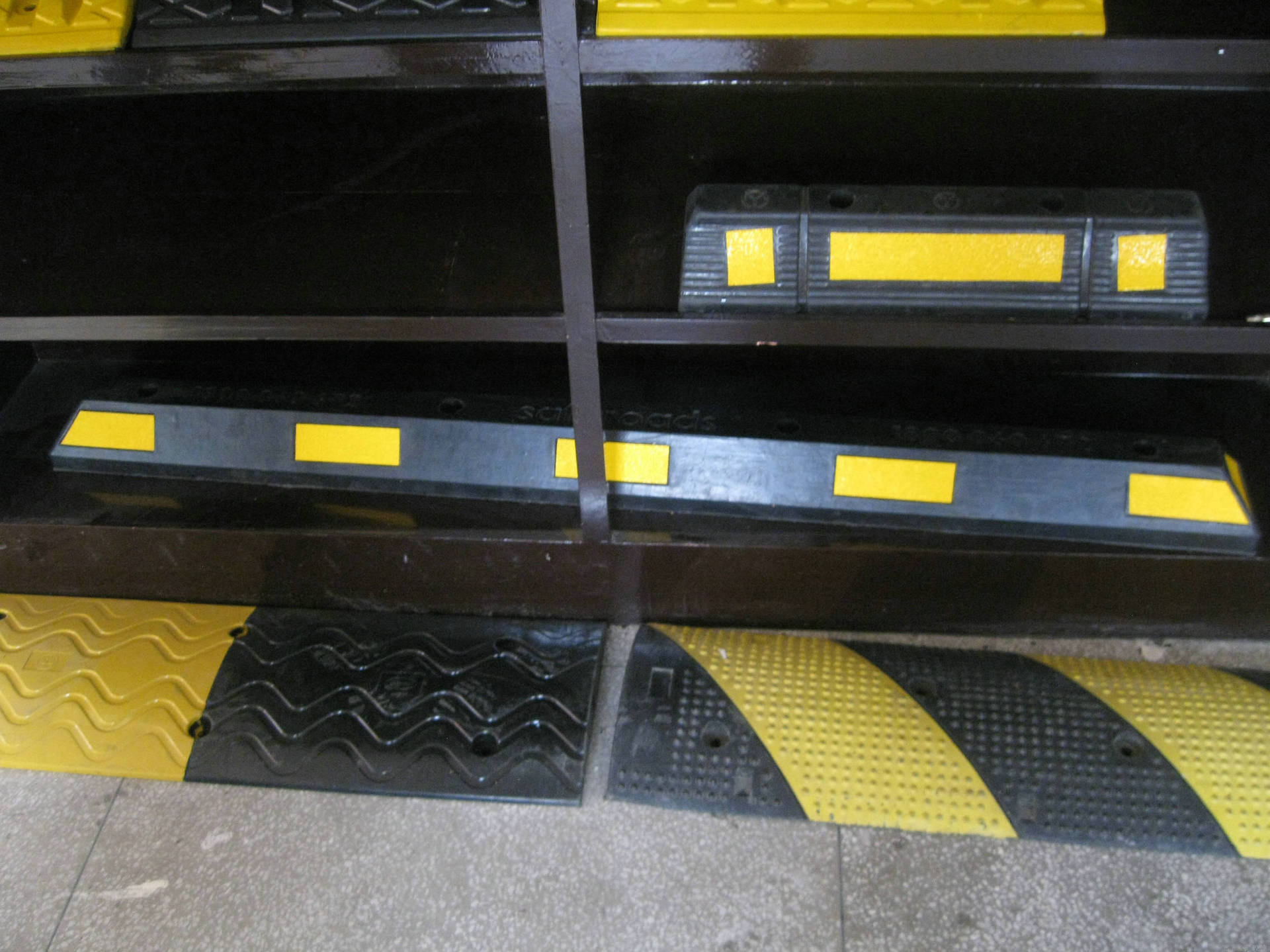 65英寸长 橡胶车轮定位器 标线定位器 停车场防撞胶条 165cm车挡