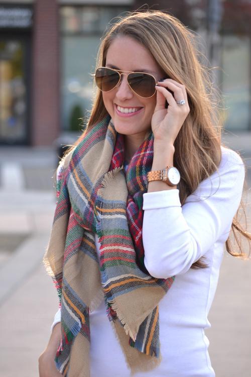 Beiger karierter Schal