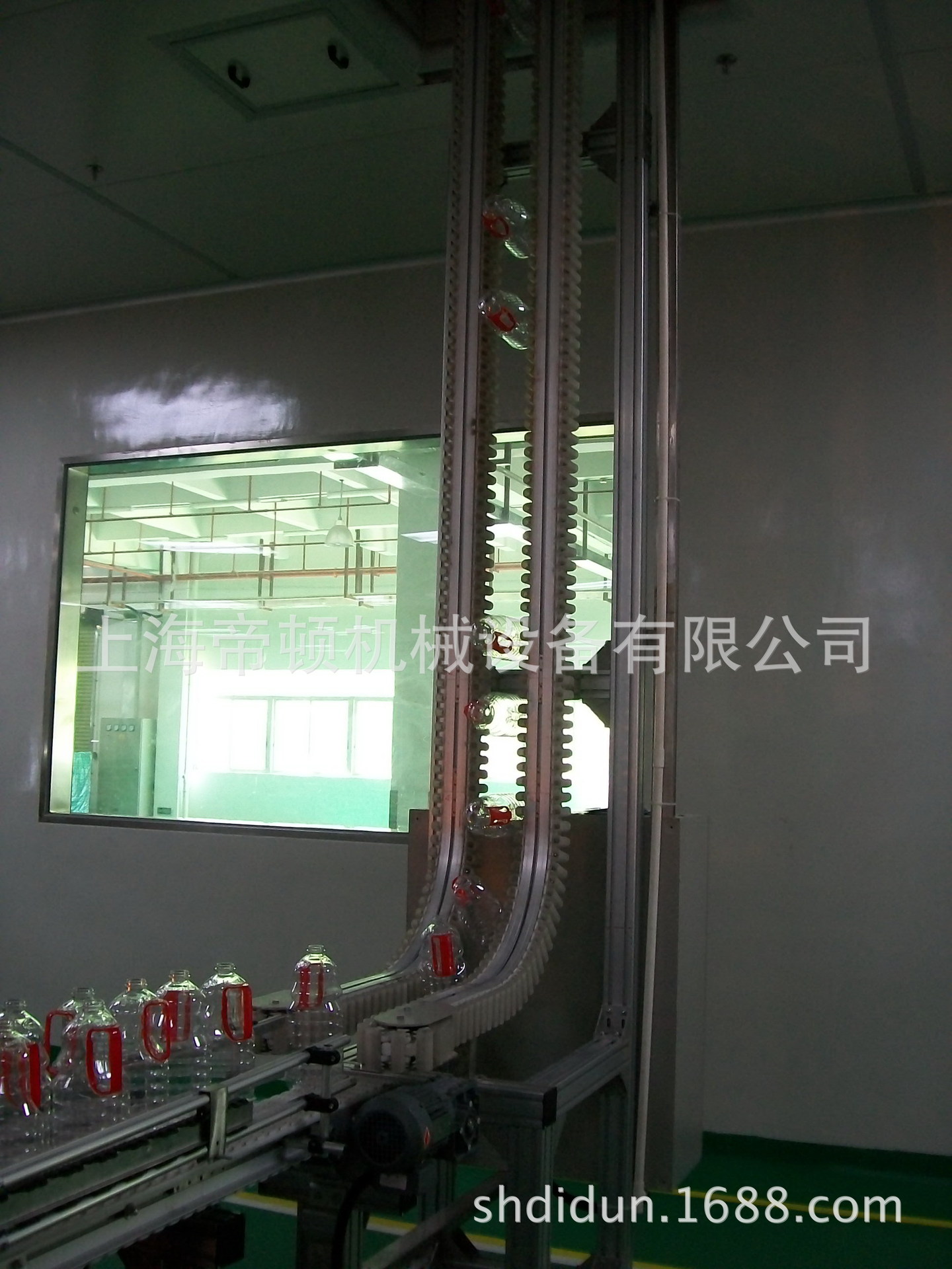 专业设计铝合金链板夹瓶提升输送机 美观大方 经济实用 易于维护