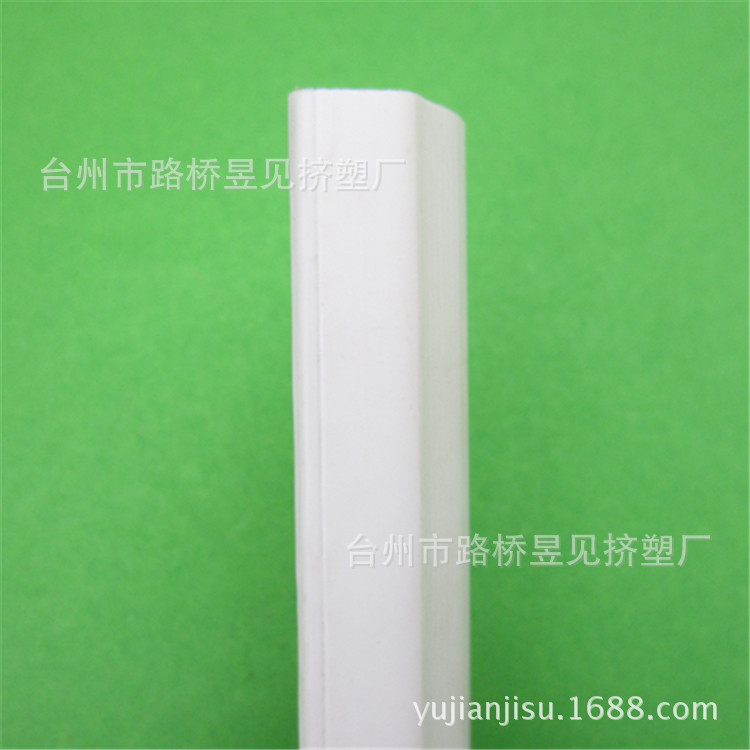 Productos de extrusión de plástico PVC tira de plástico Borde de sellado envoltura ranura para tarjeta PVC Perfil de procesamiento de extrusión