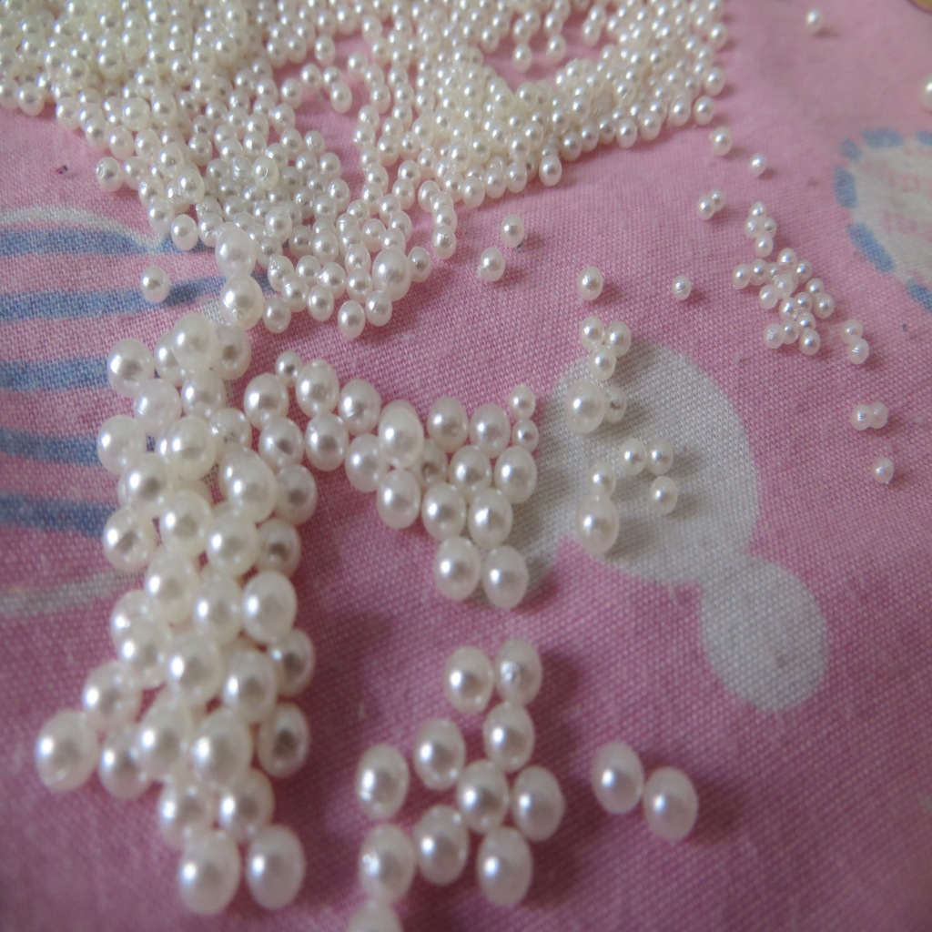 beige round beads pearl