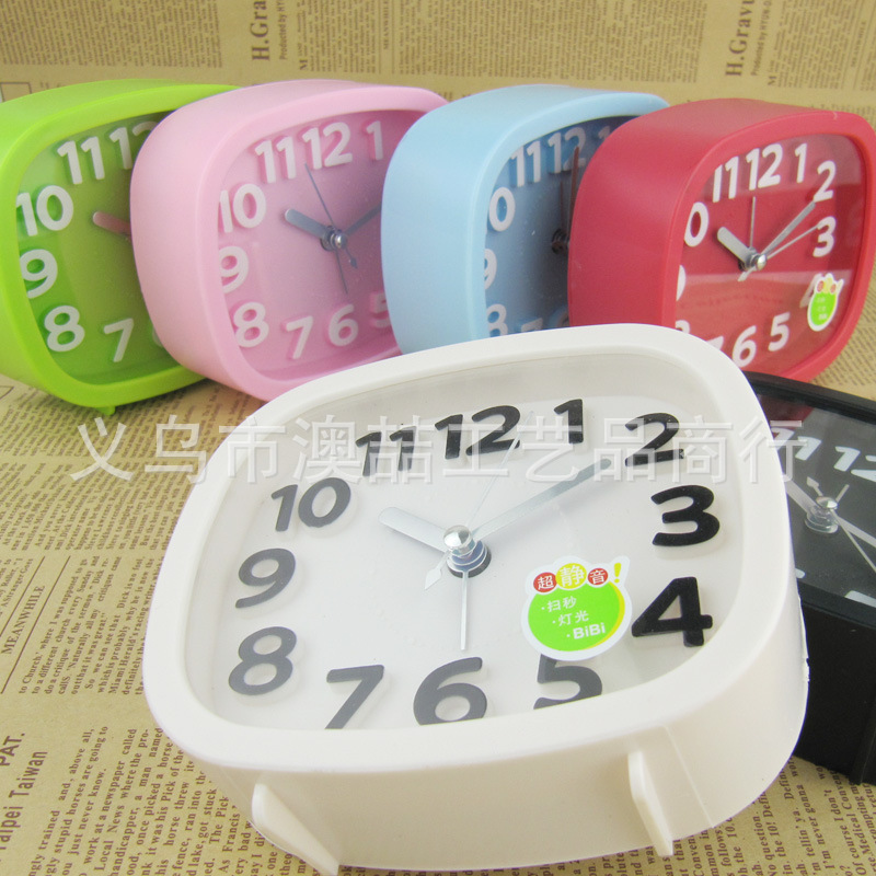 高档精美时尚静音闹钟 多种时尚色