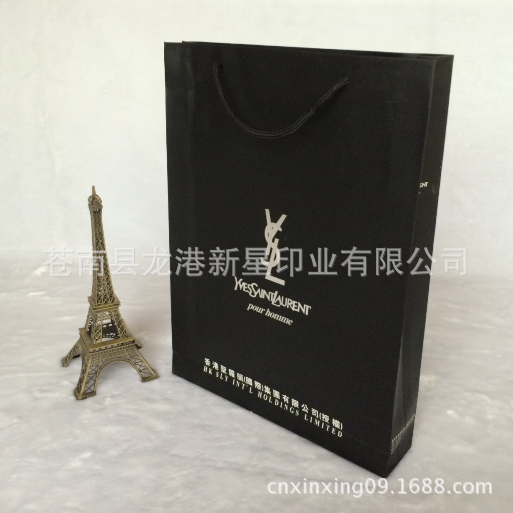 黑色腹膜烫银服装手提袋 品牌服装手提袋