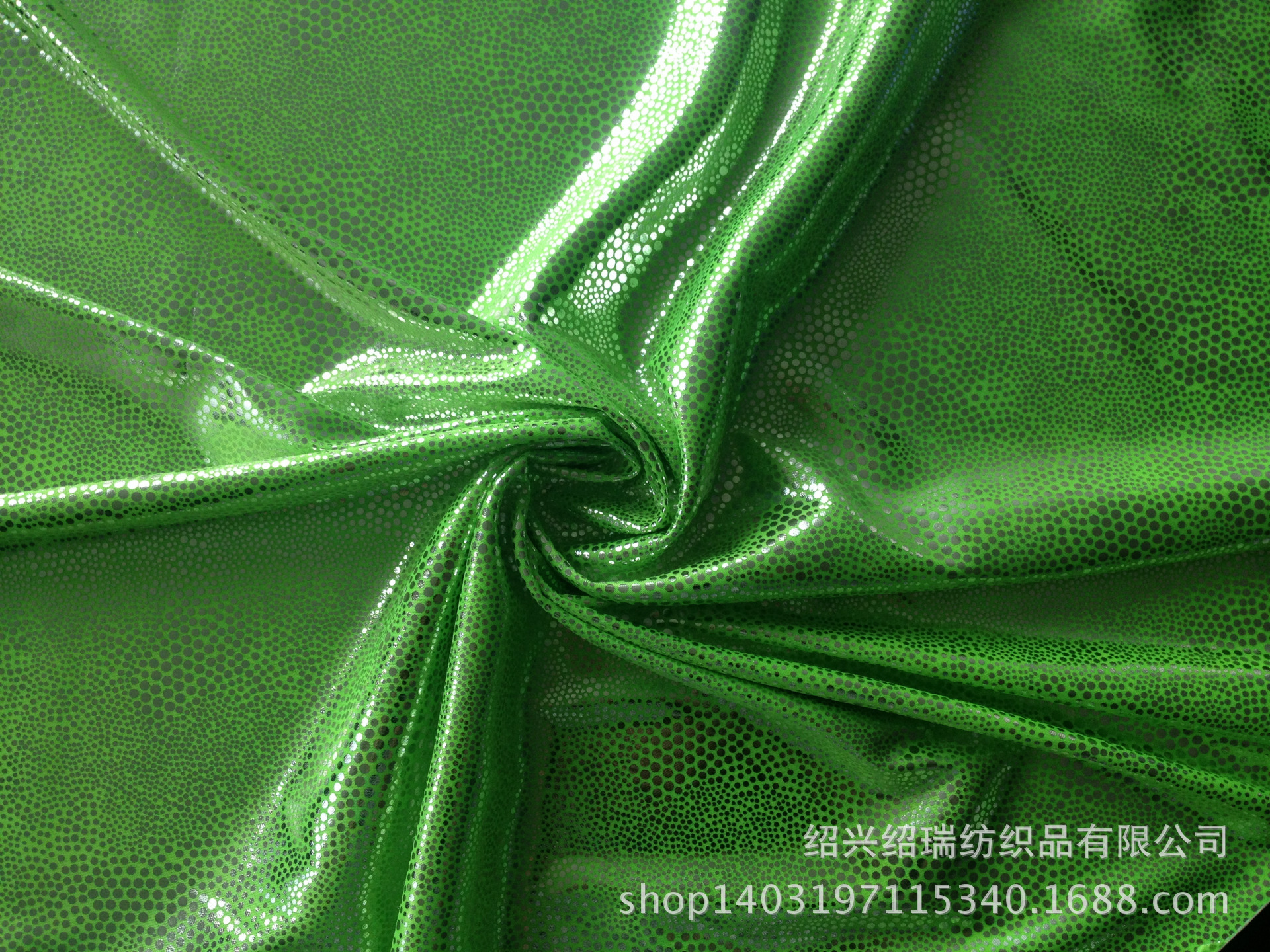 【厂家供应】新品现货全涤针织布 各类花型 时装舞台面料