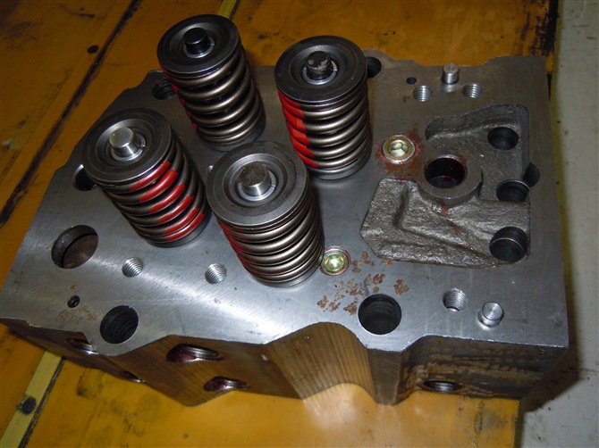 供应康明斯KTA19柴油发电机组缸盖总成3418529