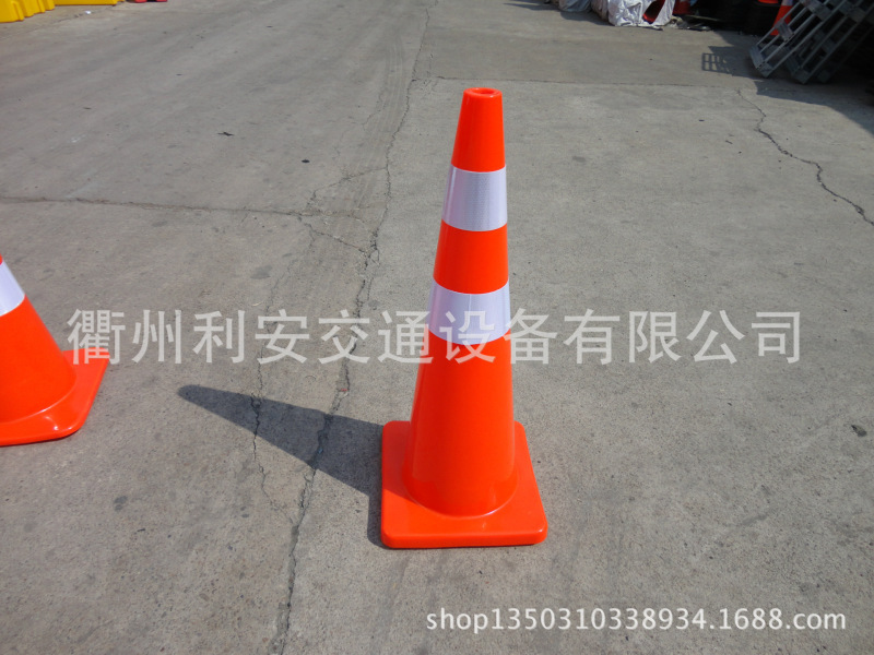 No parking reflective column ice cream CONE 70cm PVC ROAD CONE ROAD SAFETY CONE No parking reflective column ice cream CONE 70cm PVC ROAD CONE ROAD SAFETY CONE