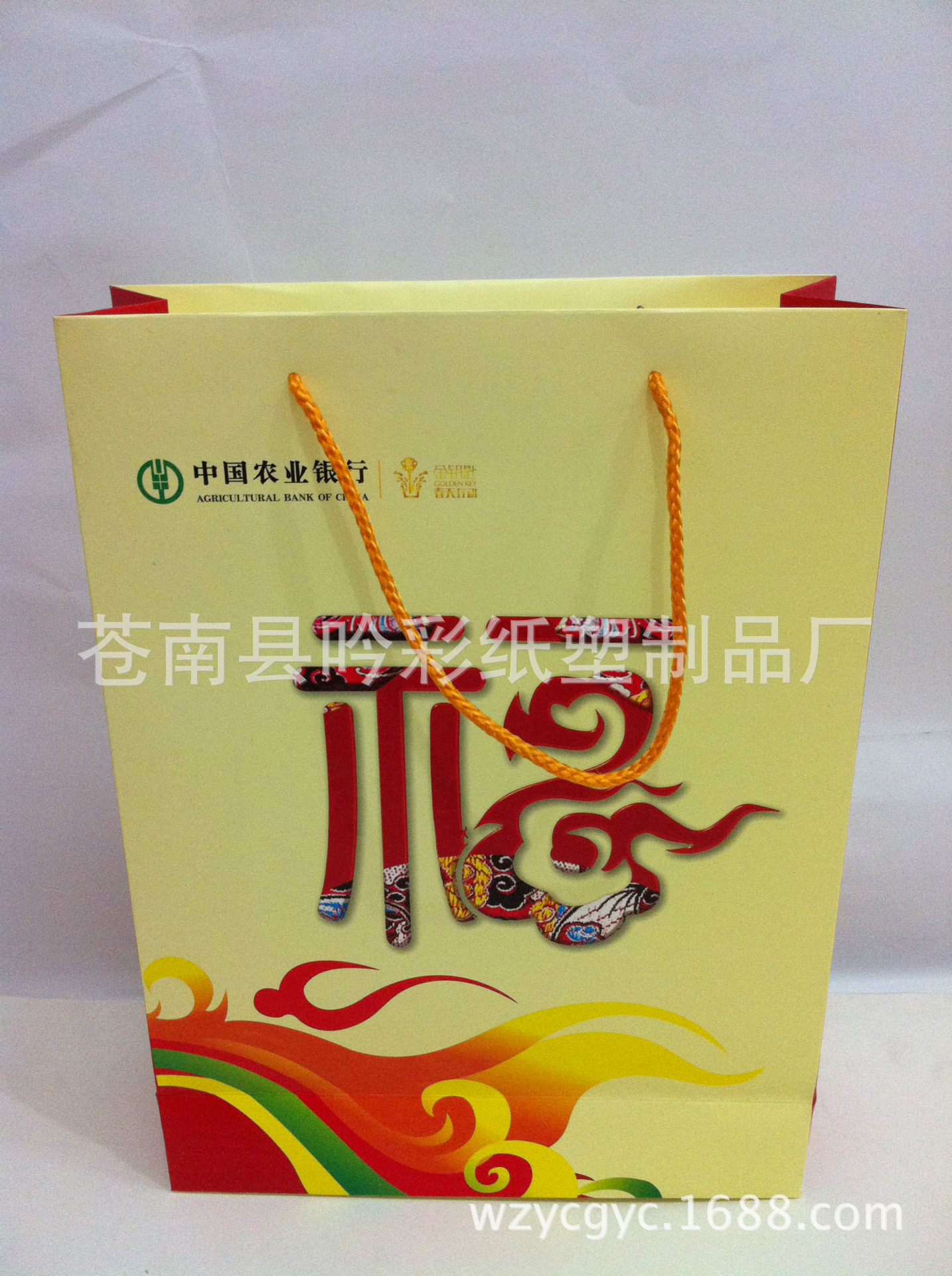 生产 产品各类 手提袋 四色印刷纸袋  白卡纸手提袋  等纸手提袋