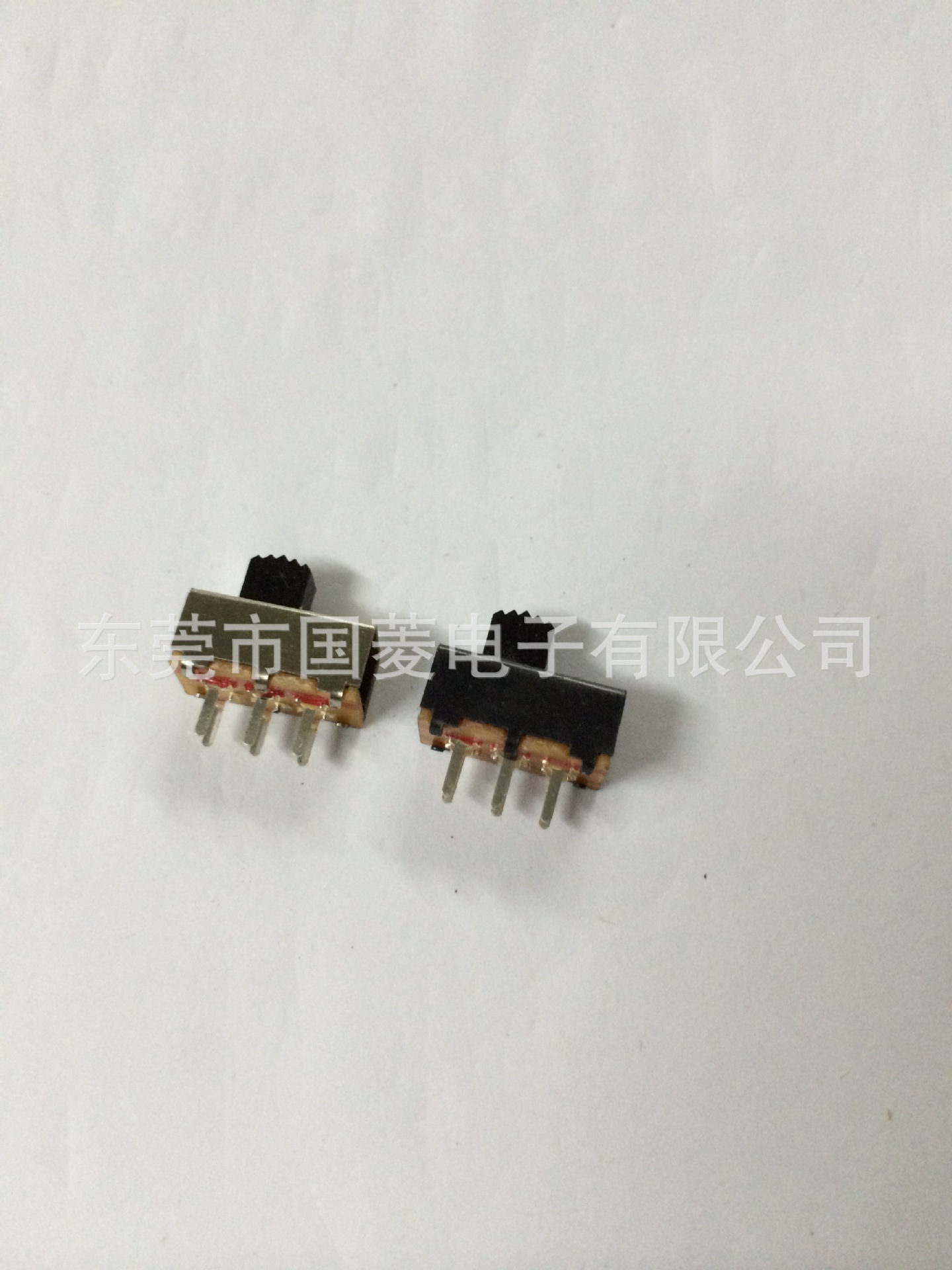 拨动开关波动SS-22F15(2P2T)两档双排6脚SS-22F15立式6脚拨动开关