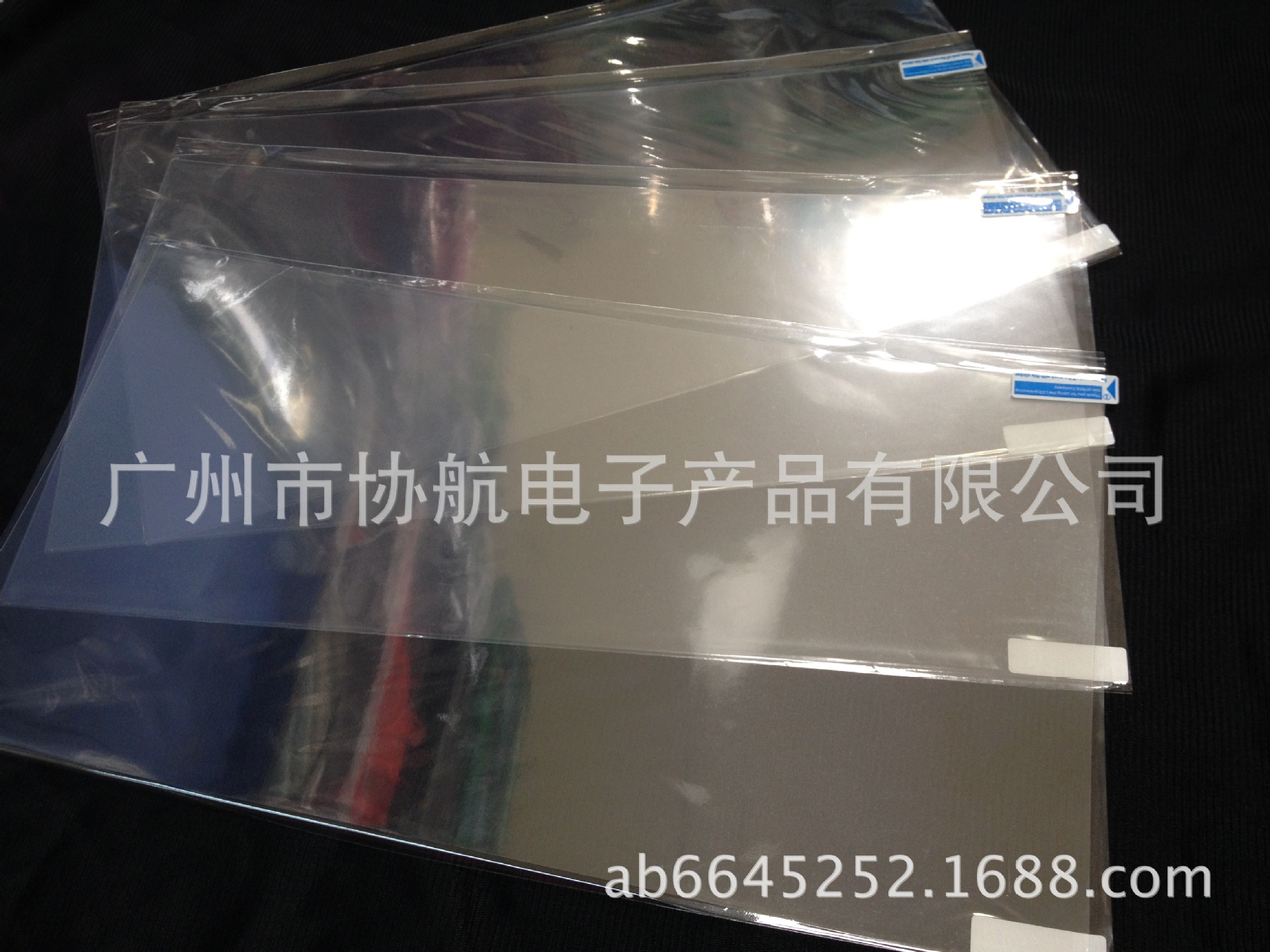 A bright, transparent and high-definition three-layer electrostatic adsorption 17-inch 16-inch computer screen protective film for notebook computers undefined