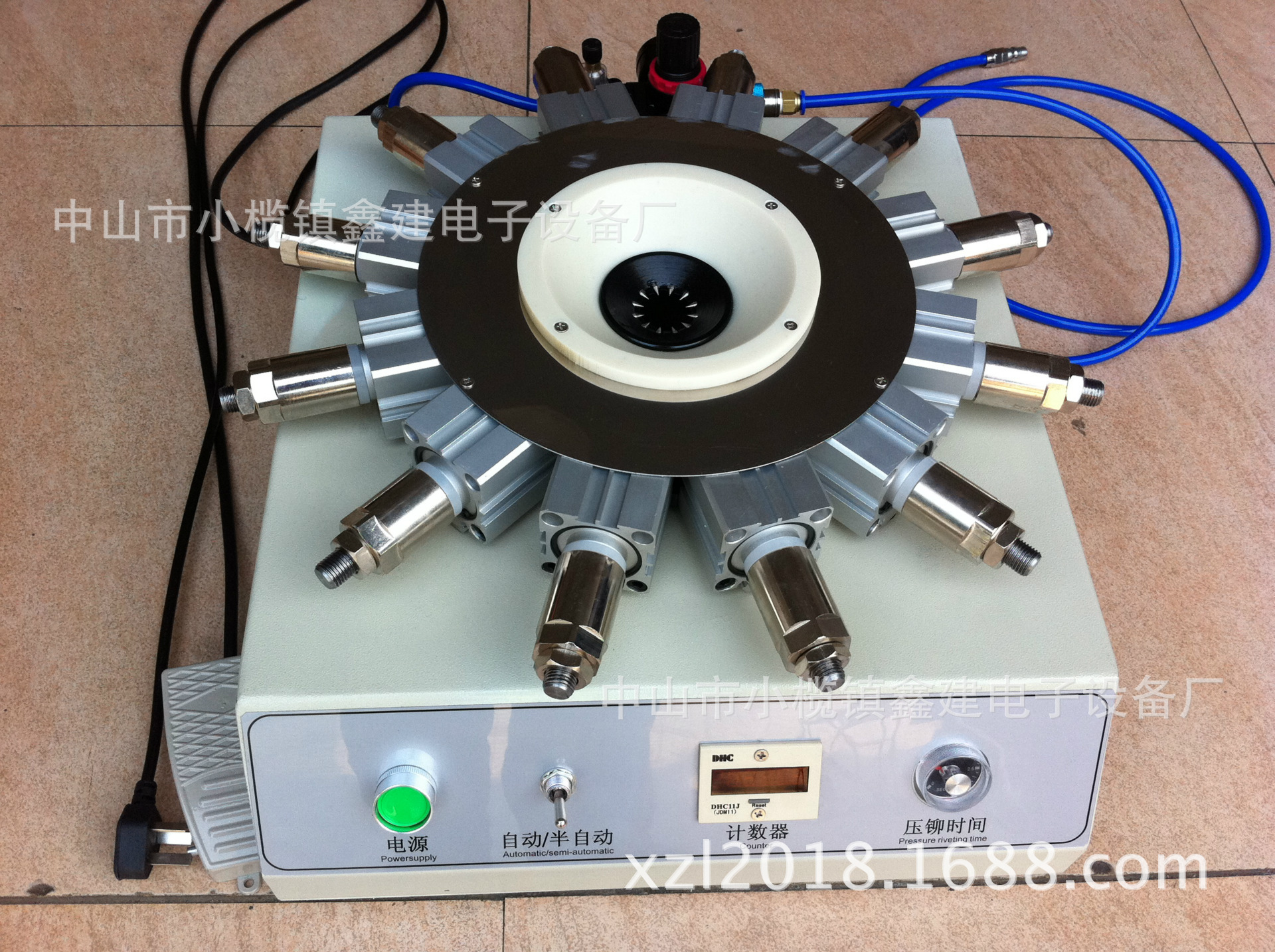 LED节能灯灯头固定夹具打点打凹锁紧压铆机