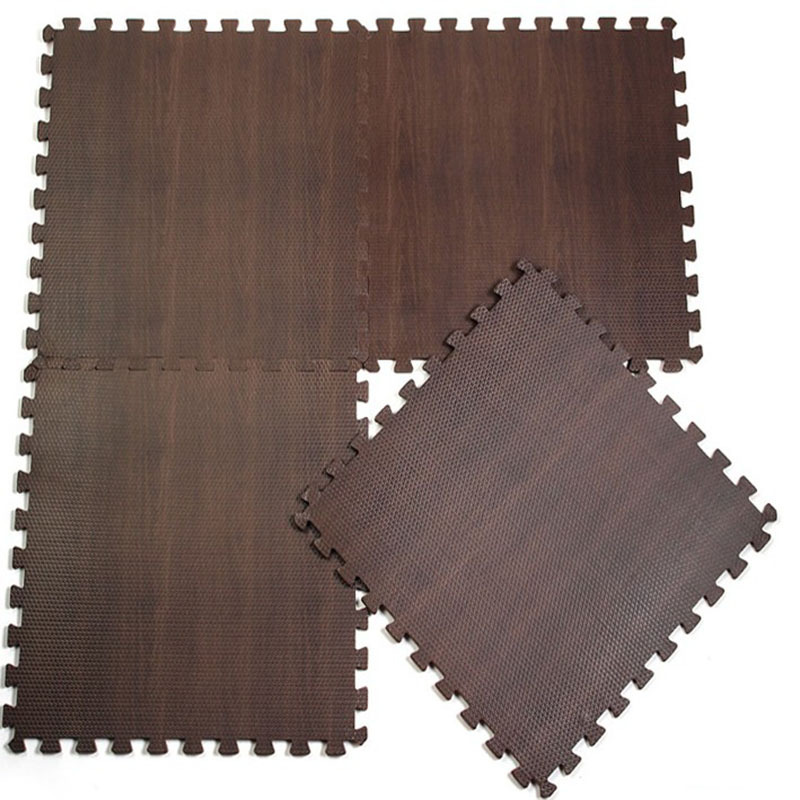 어두운 큰 나무 곡물